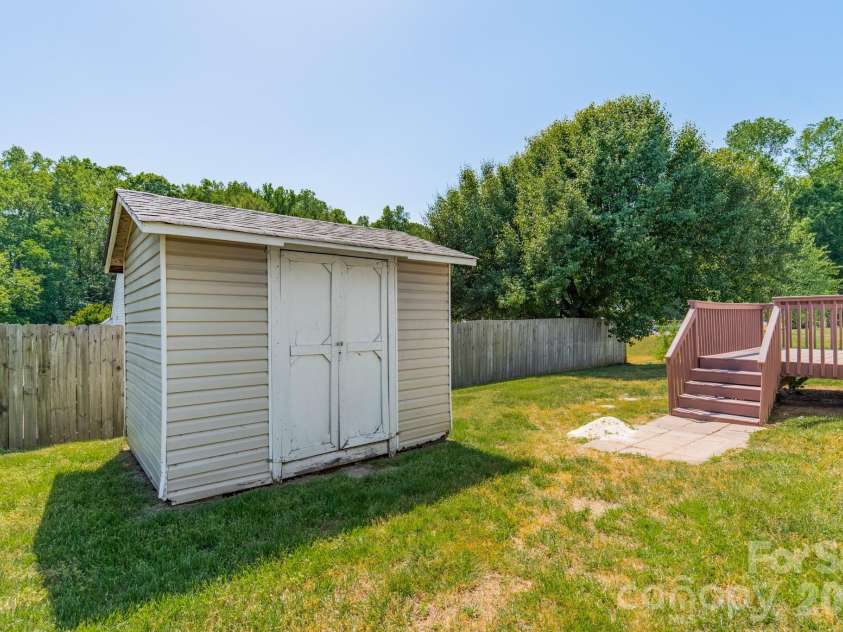 134 Chere Helen Drive, Mooresville, NC 28115.  MLS# CAR4373841, YatesRealty ID 16378. 