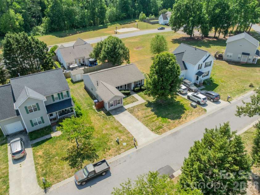 134 Chere Helen Drive, Mooresville, NC 28115.  MLS# CAR4373841, YatesRealty ID 16378. 