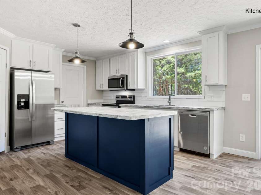 1704 Logan Terry Road, Lancaster, SC 29720.  MLS# CAR4366464, YatesRealty ID 16379. Huge kitchen with walk in pantry