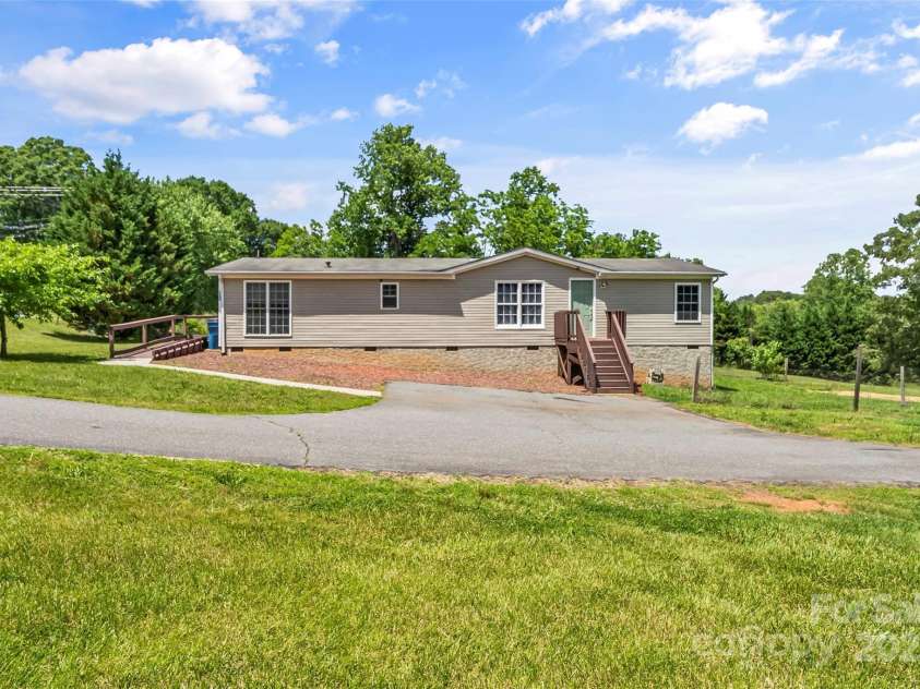 1730 Woodbend Lane, Conover, NC 28613.  MLS# CAR4263635, YatesRealty ID 16379. 