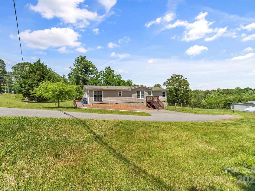 1730 Woodbend Lane, Conover, NC 28613.  MLS# CAR4263635, YatesRealty ID 16379. 