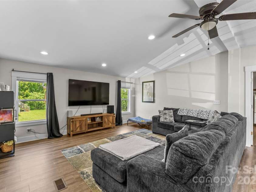 1730 Woodbend Lane, Conover, NC 28613.  MLS# CAR4263635, YatesRealty ID 16379. 