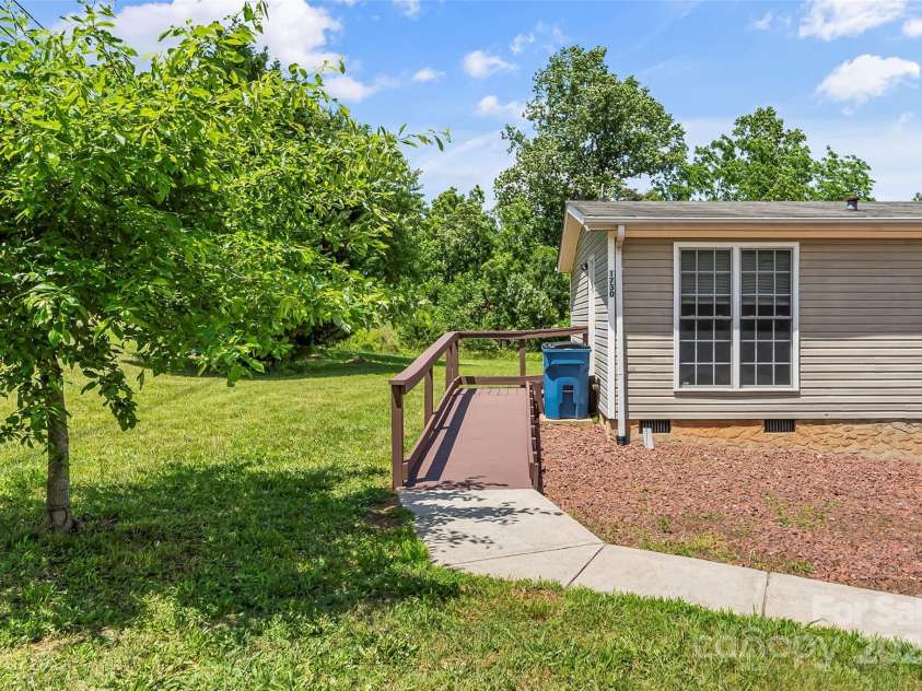 1730 Woodbend Lane, Conover, NC 28613.  MLS# CAR4263635, YatesRealty ID 16379. 