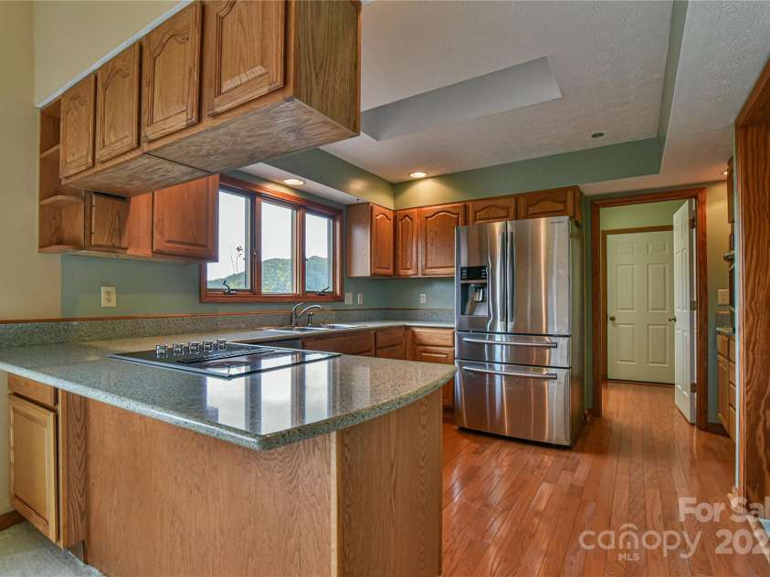 520 Trials Gap Drive, Waynesville, NC 28786.  MLS# CAR4288659, YatesRealty ID 1638. Breakfast Bar