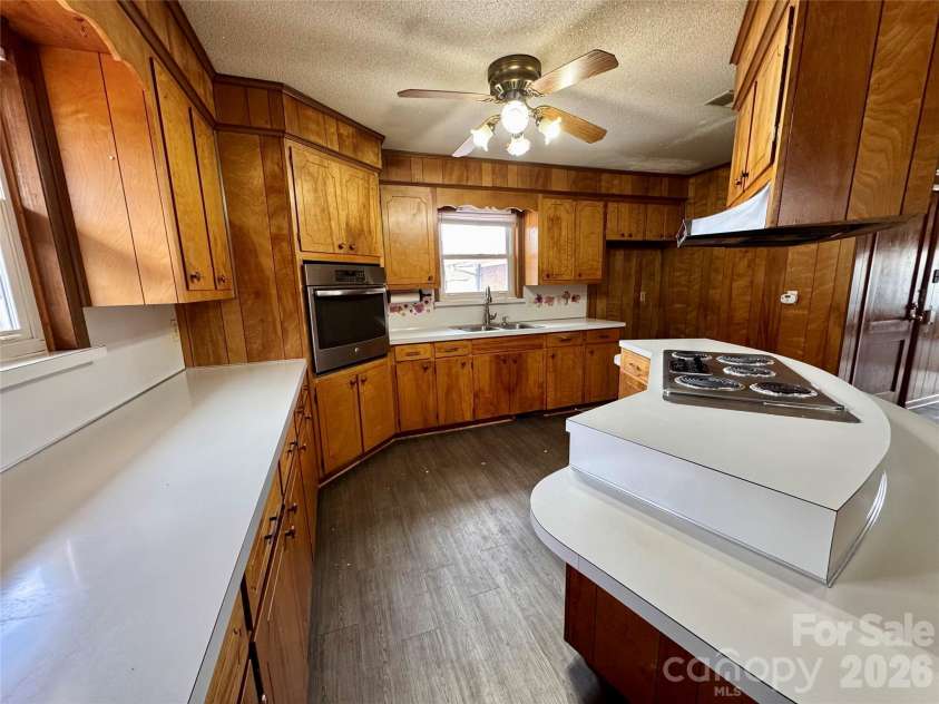 545 Collins Street, Kannapolis, NC 28083.  MLS# CAR4345178, YatesRealty ID 1638. 