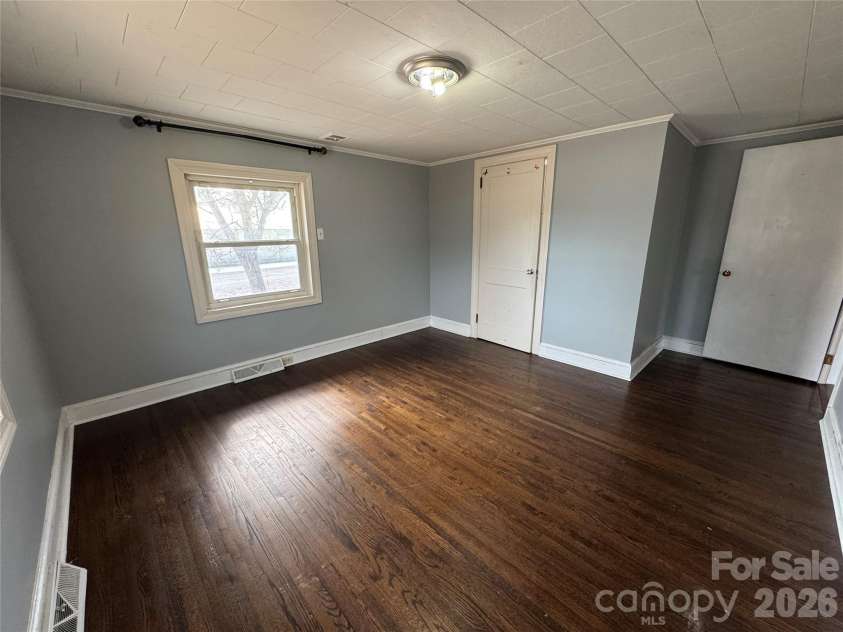 545 Collins Street, Kannapolis, NC 28083.  MLS# CAR4345178, YatesRealty ID 1638. 