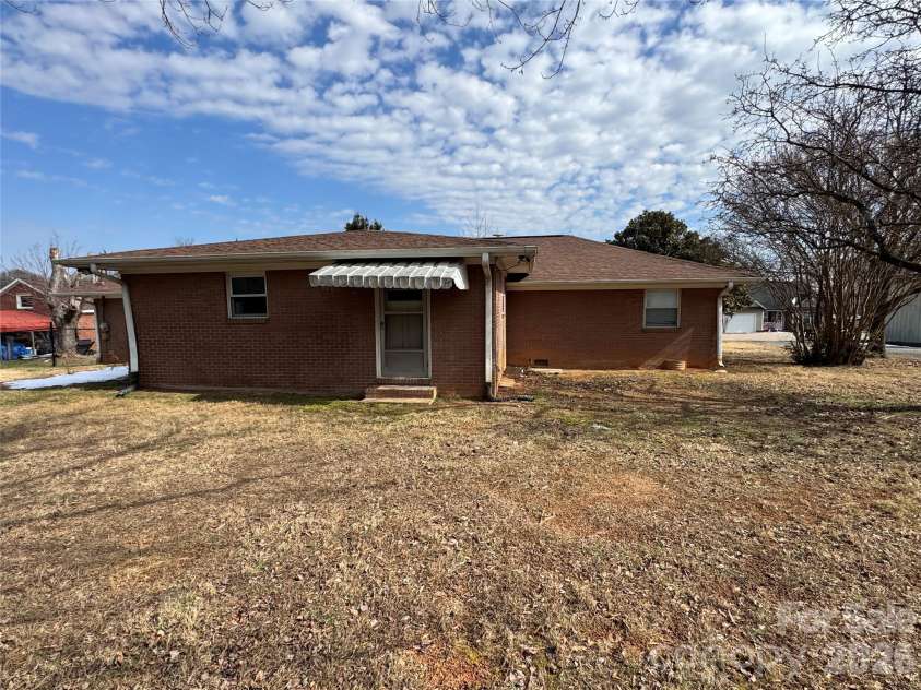 545 Collins Street, Kannapolis, NC 28083.  MLS# CAR4345178, YatesRealty ID 1638. 