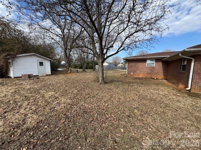 545 Collins Street, Kannapolis, NC 28083.  MLS# CAR4345178, YatesRealty ID 1638. 