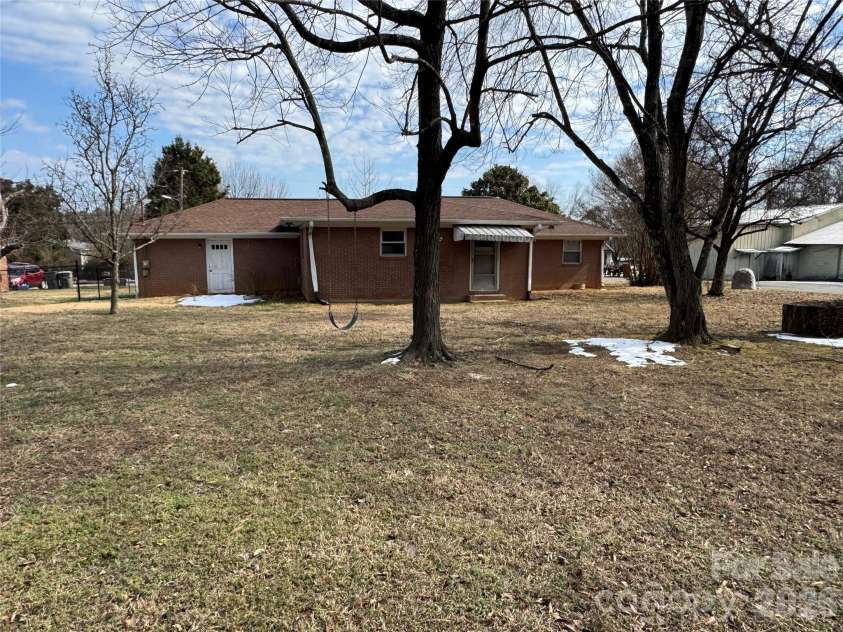 545 Collins Street, Kannapolis, NC 28083.  MLS# CAR4345178, YatesRealty ID 1638. 