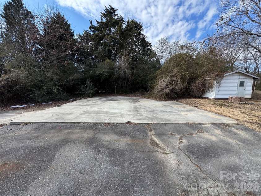 545 Collins Street, Kannapolis, NC 28083.  MLS# CAR4345178, YatesRealty ID 1638. 