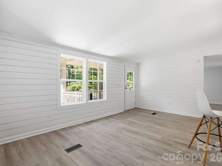 136 Woodridge Lane, Mooresville, NC 28115.  MLS# CAR4373482, YatesRealty ID 16380. 
