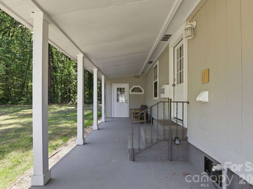 136 Woodridge Lane, Mooresville, NC 28115.  MLS# CAR4373482, YatesRealty ID 16380. 