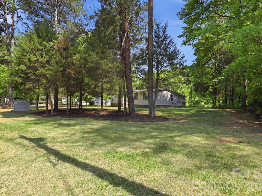 136 Woodridge Lane, Mooresville, NC 28115.  MLS# CAR4373482, YatesRealty ID 16380. 