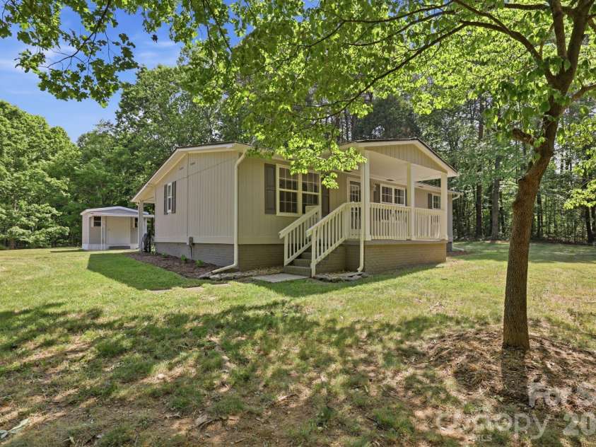 136 Woodridge Lane, Mooresville, NC 28115.  MLS# CAR4373482, YatesRealty ID 16380. 