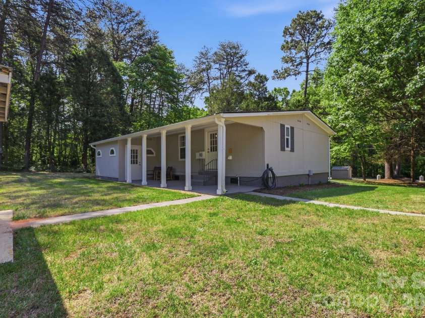 136 Woodridge Lane, Mooresville, NC 28115.  MLS# CAR4373482, YatesRealty ID 16380. 