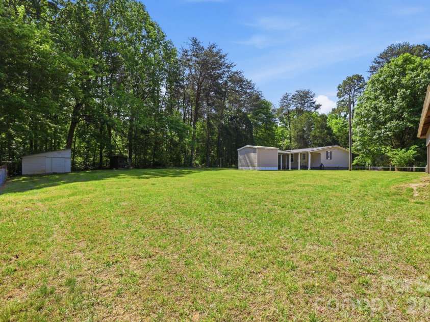 136 Woodridge Lane, Mooresville, NC 28115.  MLS# CAR4373482, YatesRealty ID 16380. 