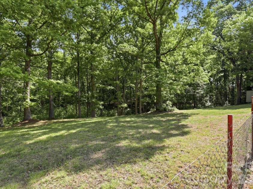 136 Woodridge Lane, Mooresville, NC 28115.  MLS# CAR4373482, YatesRealty ID 16380. 