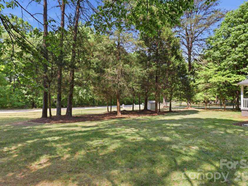 136 Woodridge Lane, Mooresville, NC 28115.  MLS# CAR4373482, YatesRealty ID 16380. 