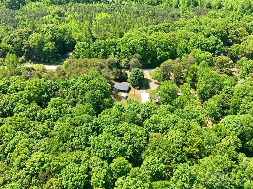 136 Woodridge Lane, Mooresville, NC 28115.  MLS# CAR4373482, YatesRealty ID 16380. 