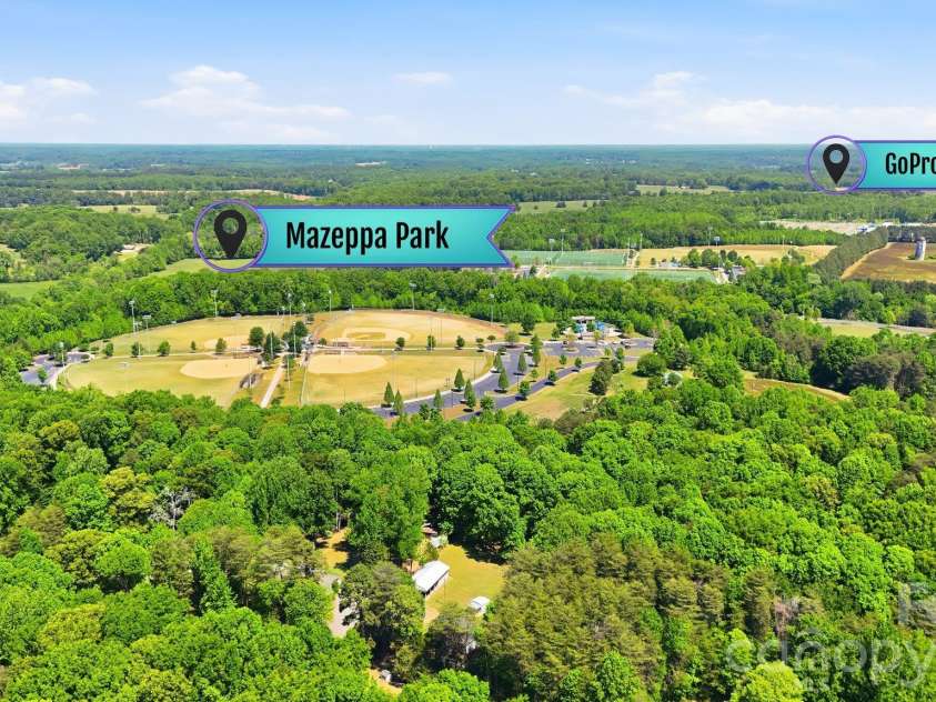 136 Woodridge Lane, Mooresville, NC 28115.  MLS# CAR4373482, YatesRealty ID 16380. 