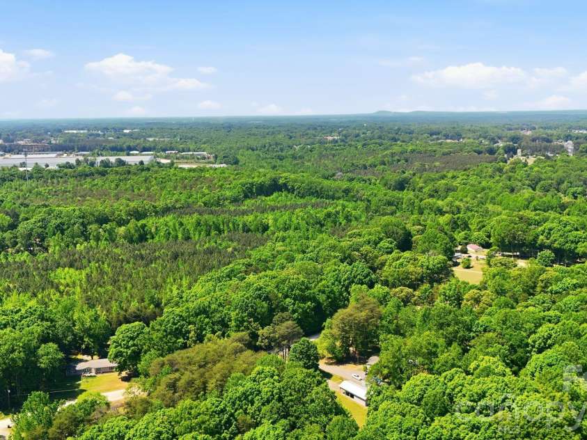 136 Woodridge Lane, Mooresville, NC 28115.  MLS# CAR4373482, YatesRealty ID 16380. 