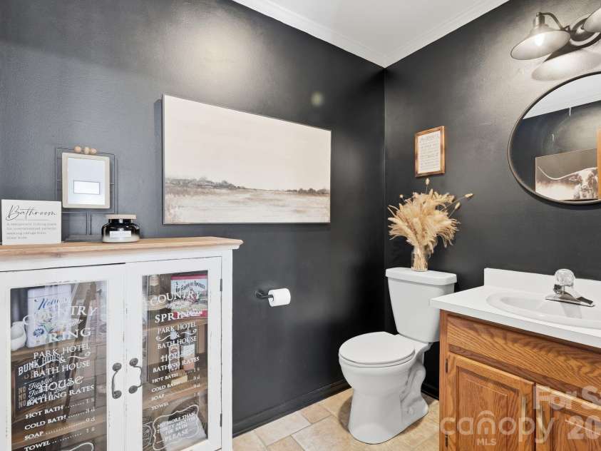 310 Palmer Circle, Rockwell, NC 28138.  MLS# CAR4347711, YatesRealty ID 16381. POWDER ROOM