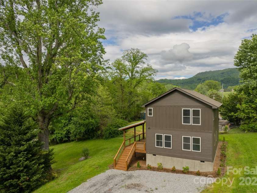 70 Lennon Leigh Lane, Waynesville, NC 28786.  MLS# CAR4259382, YatesRealty ID 16381. 