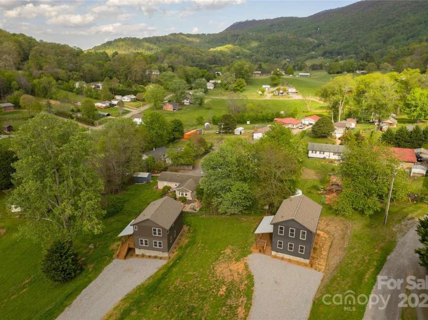 70 Lennon Leigh Lane, Waynesville, NC 28786.  MLS# CAR4259382, YatesRealty ID 16381. 