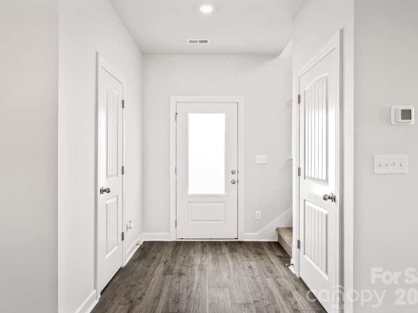 6740 Fairford Drive, Charlotte, NC 28215.  MLS# CAR4350072, YatesRealty ID 16382. 