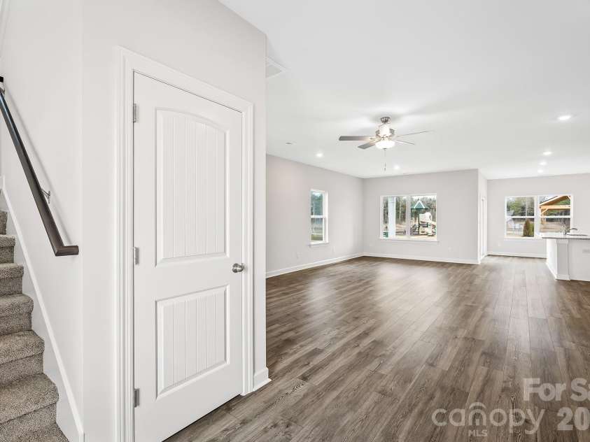 6740 Fairford Drive, Charlotte, NC 28215.  MLS# CAR4350072, YatesRealty ID 16382. 