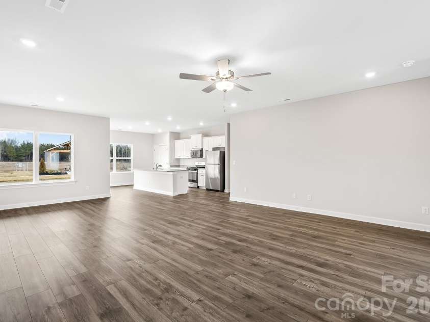 6740 Fairford Drive, Charlotte, NC 28215.  MLS# CAR4350072, YatesRealty ID 16382. 