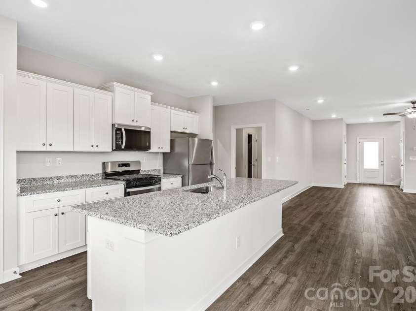 6740 Fairford Drive, Charlotte, NC 28215.  MLS# CAR4350072, YatesRealty ID 16382. 