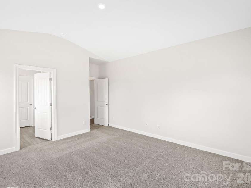 6740 Fairford Drive, Charlotte, NC 28215.  MLS# CAR4350072, YatesRealty ID 16382. 