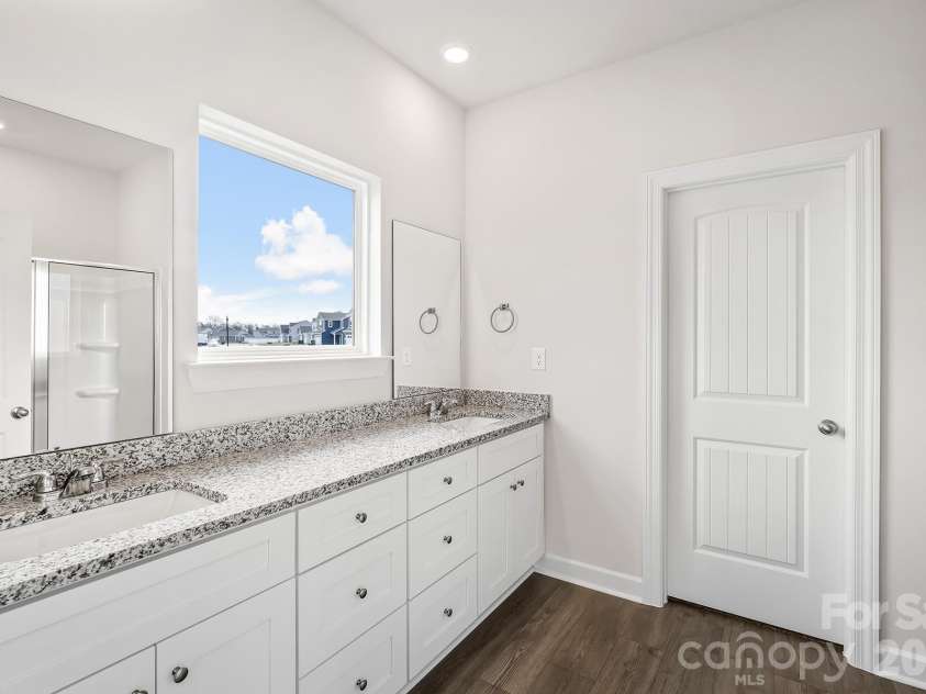 6740 Fairford Drive, Charlotte, NC 28215.  MLS# CAR4350072, YatesRealty ID 16382. 