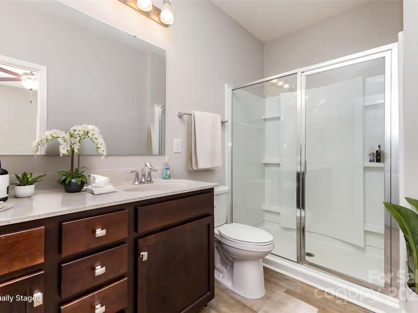 5053 Arbordale Way, Mount Holly, NC 28120.  MLS# CAR4251049, YatesRealty ID 16383. Primary ensuite bath