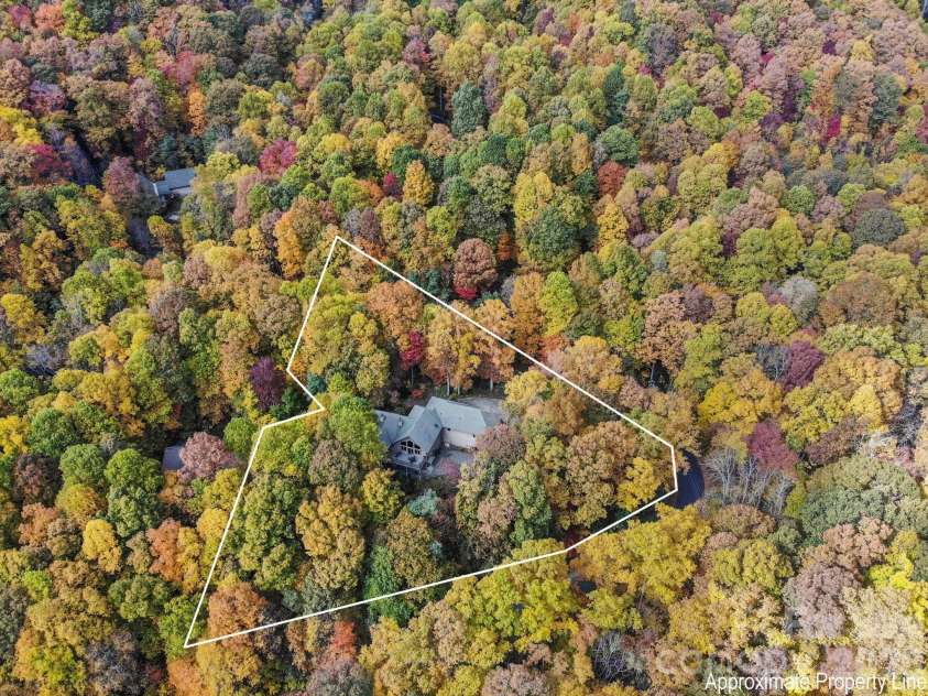 30 Laurel Branch Drive, Black Mountain, NC 28711.  MLS# CAR4356926, YatesRealty ID 16384. 
