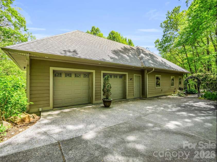 30 Laurel Branch Drive, Black Mountain, NC 28711.  MLS# CAR4356926, YatesRealty ID 16384. 