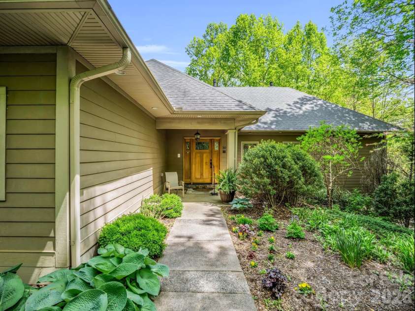 30 Laurel Branch Drive, Black Mountain, NC 28711.  MLS# CAR4356926, YatesRealty ID 16384. 