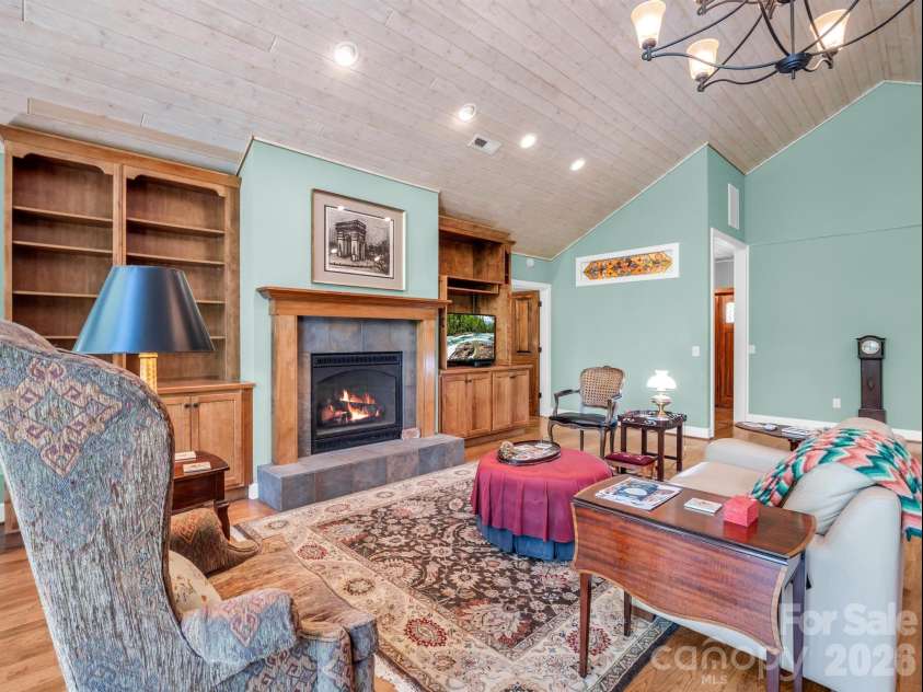 30 Laurel Branch Drive, Black Mountain, NC 28711.  MLS# CAR4356926, YatesRealty ID 16384. 