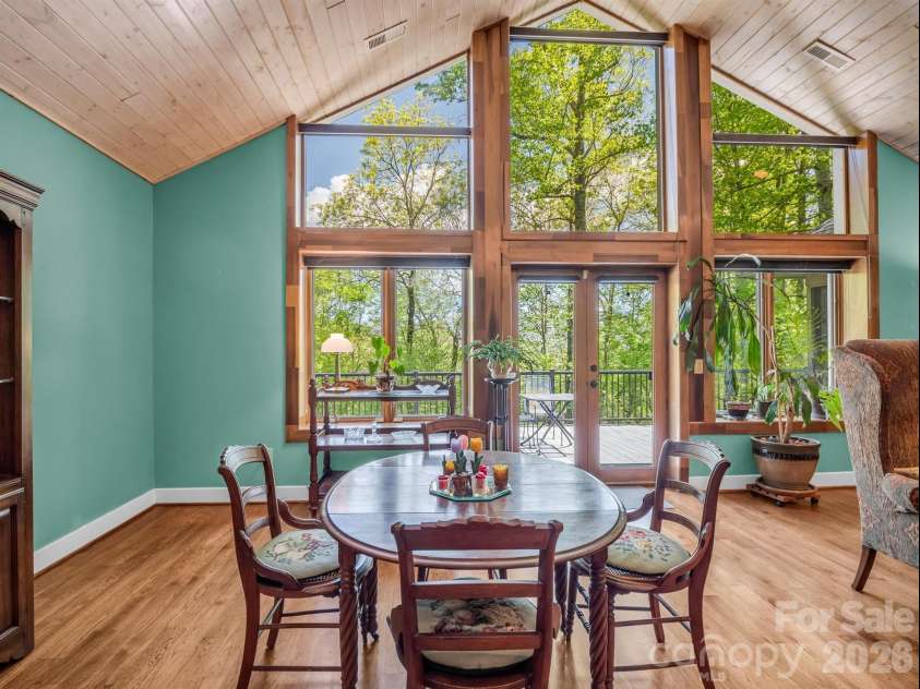 30 Laurel Branch Drive, Black Mountain, NC 28711.  MLS# CAR4356926, YatesRealty ID 16384. 