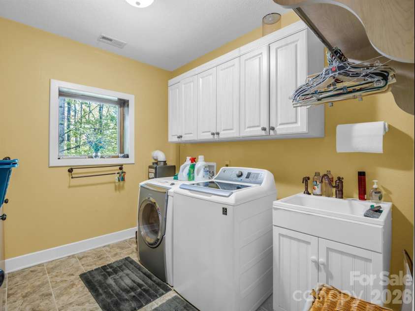 30 Laurel Branch Drive, Black Mountain, NC 28711.  MLS# CAR4356926, YatesRealty ID 16384. 