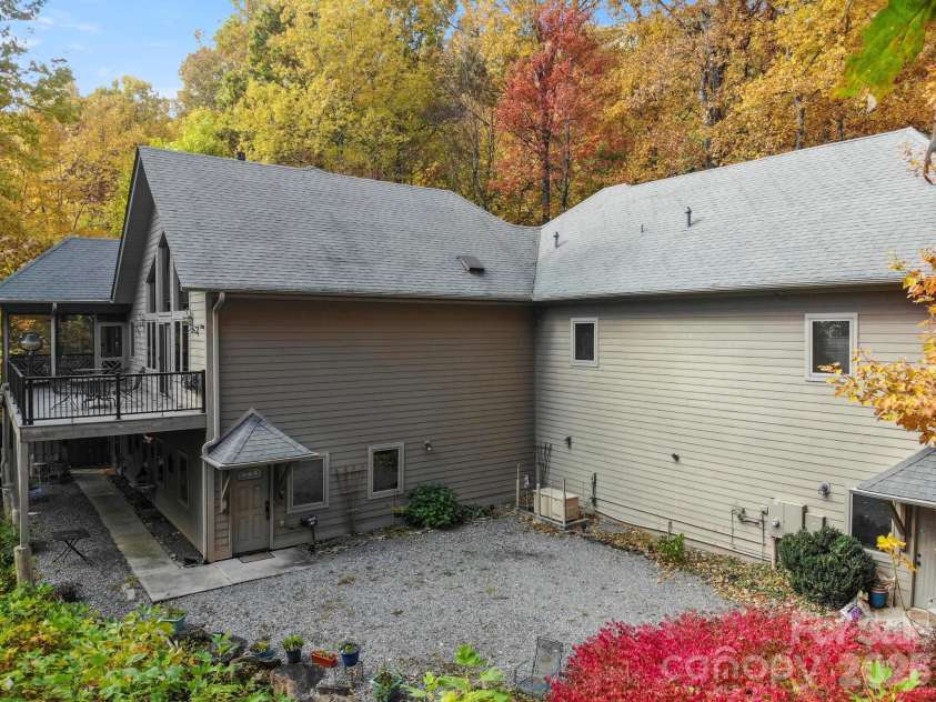 30 Laurel Branch Drive, Black Mountain, NC 28711.  MLS# CAR4356926, YatesRealty ID 16384. 