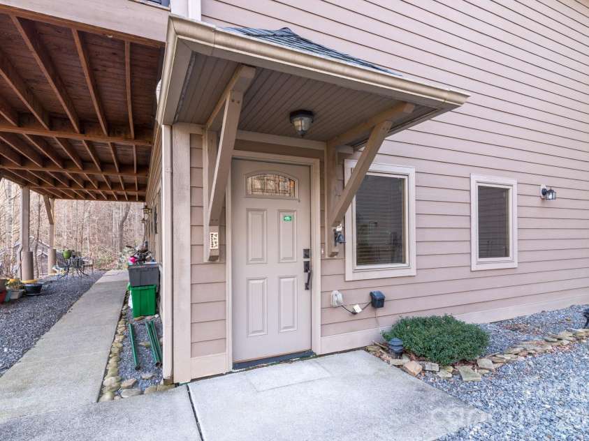 30 Laurel Branch Drive, Black Mountain, NC 28711.  MLS# CAR4356926, YatesRealty ID 16384. 