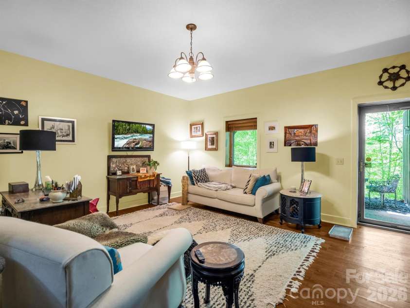 30 Laurel Branch Drive, Black Mountain, NC 28711.  MLS# CAR4356926, YatesRealty ID 16384. 