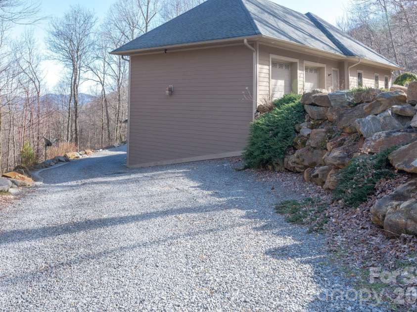 30 Laurel Branch Drive, Black Mountain, NC 28711.  MLS# CAR4356926, YatesRealty ID 16384. 
