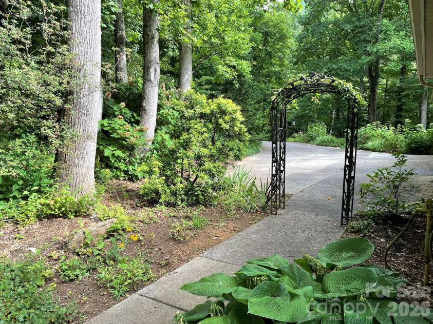 30 Laurel Branch Drive, Black Mountain, NC 28711.  MLS# CAR4356926, YatesRealty ID 16384. 