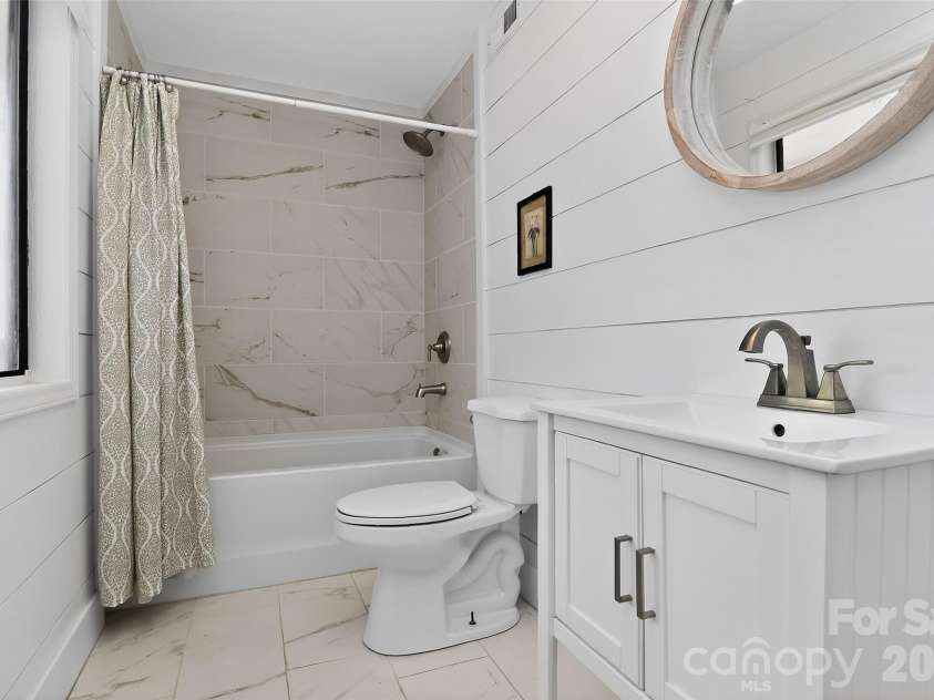 27070 Catamaran Drive, Tega Cay, SC 29708.  MLS# CAR4363313, YatesRealty ID 16385. Main Level Bathroon
