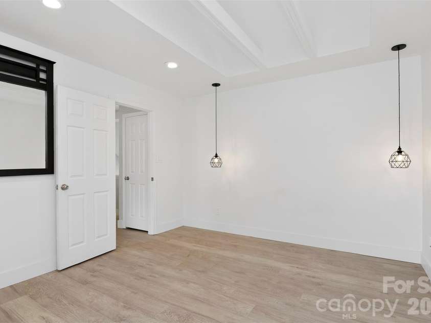 27070 Catamaran Drive, Tega Cay, SC 29708.  MLS# CAR4363313, YatesRealty ID 16385. Upper Level Primary Owners Suite