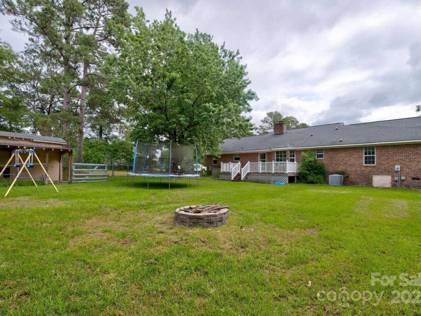 589 White Pines Circle, Camden, SC 29020.  MLS# CAR4261352, YatesRealty ID 16385. 