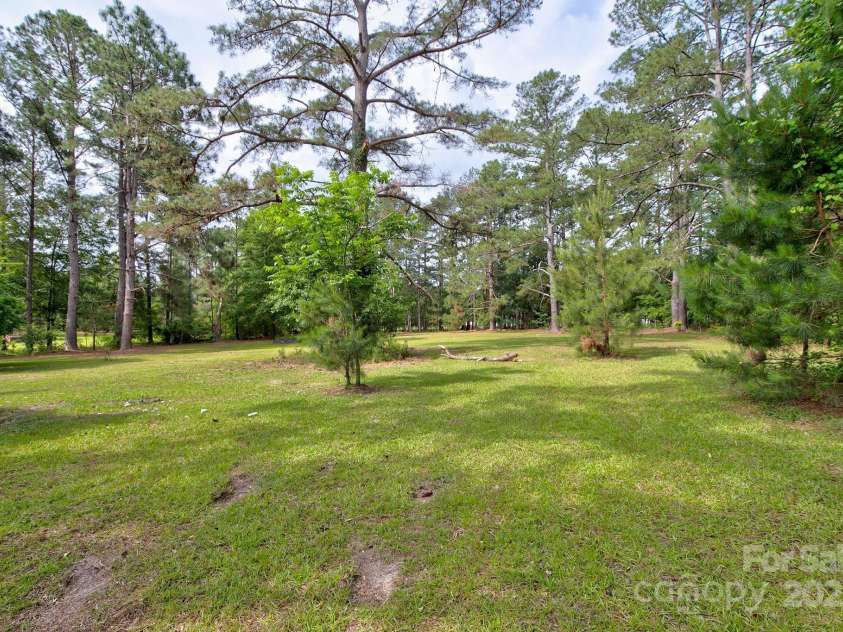 589 White Pines Circle, Camden, SC 29020.  MLS# CAR4261352, YatesRealty ID 16385. 